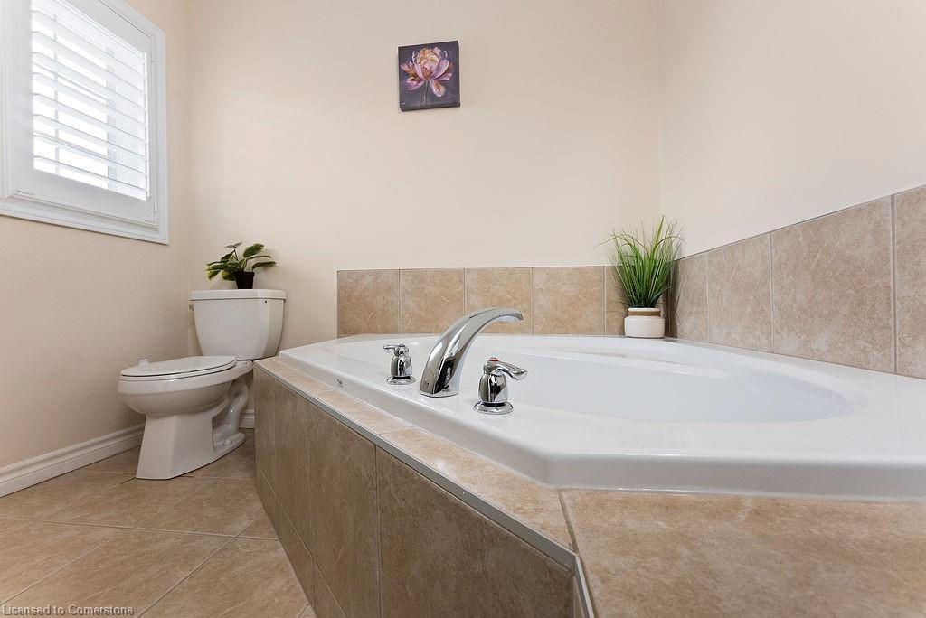 67 Bellroyal Crescent, Stoney Creek, ON - Indoor Photo Showing Bathroom