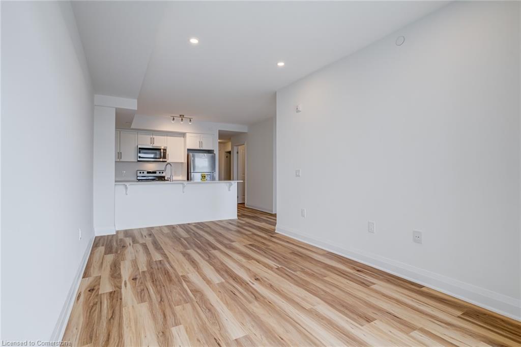 221-1936 Rymal Road E, Hamilton, ON - Indoor Photo Showing Kitchen