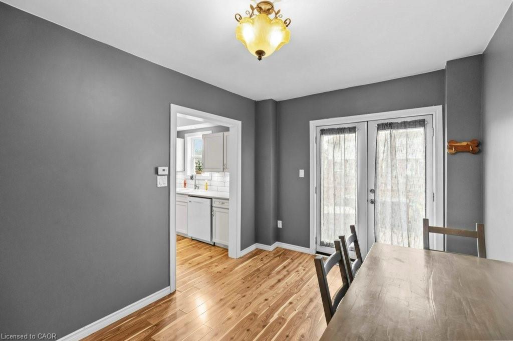 99 Robins Avenue, Hamilton, ON - Indoor Photo Showing Dining Room