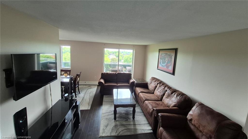 706-279 Chandler Drive, Kitchener, ON - Indoor Photo Showing Living Room