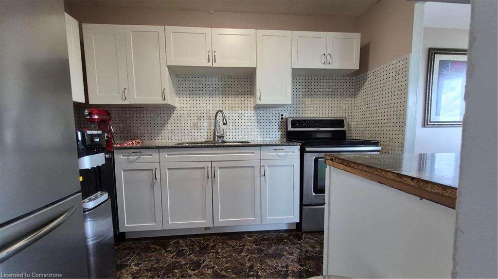706-279 Chandler Drive, Kitchener, ON - Indoor Photo Showing Kitchen