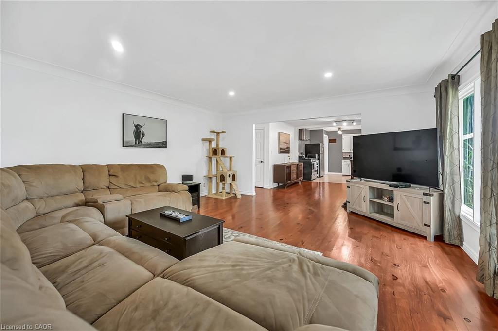 4 Clifford Street, Port Dover, ON - Indoor Photo Showing Living Room