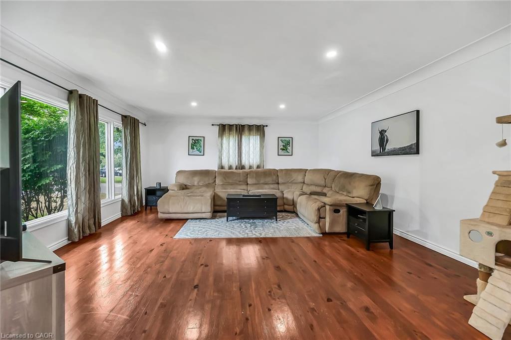 4 Clifford Street, Port Dover, ON - Indoor Photo Showing Living Room