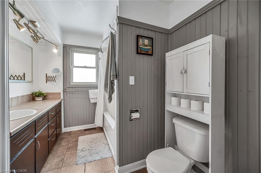 4 Clifford Street, Port Dover, ON - Indoor Photo Showing Bathroom