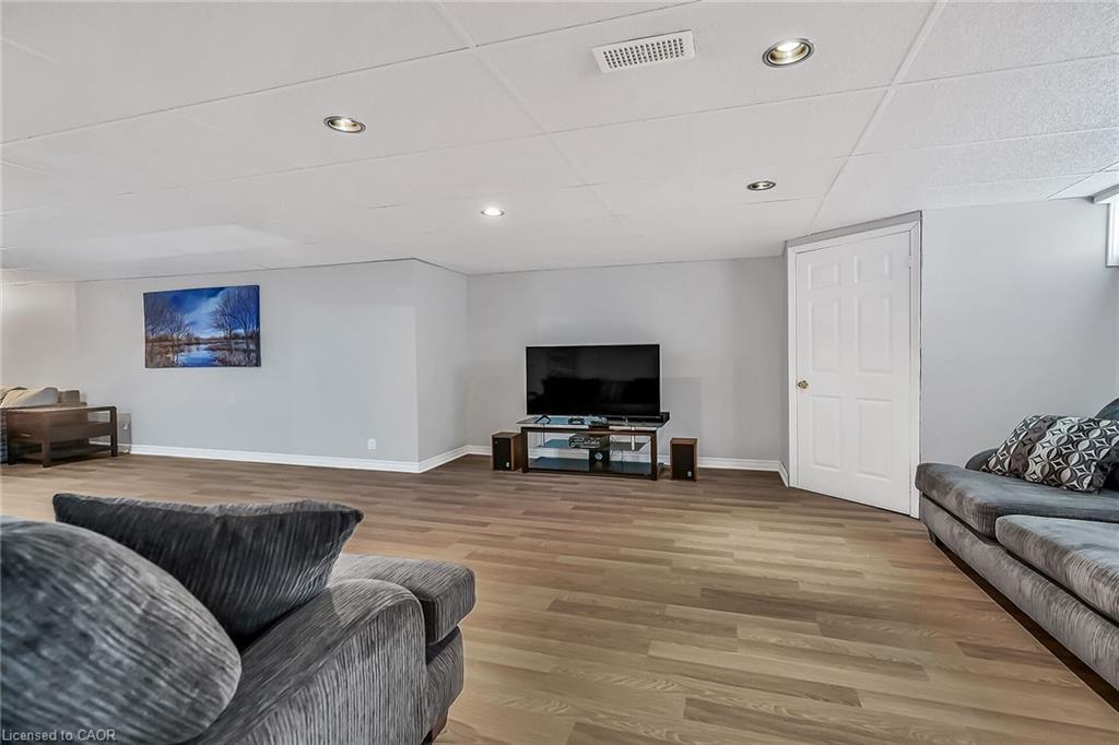 4 Clifford Street, Port Dover, ON - Indoor Photo Showing Living Room