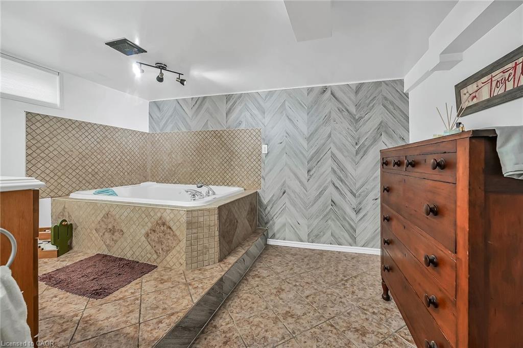 4 Clifford Street, Port Dover, ON - Indoor Photo Showing Bathroom