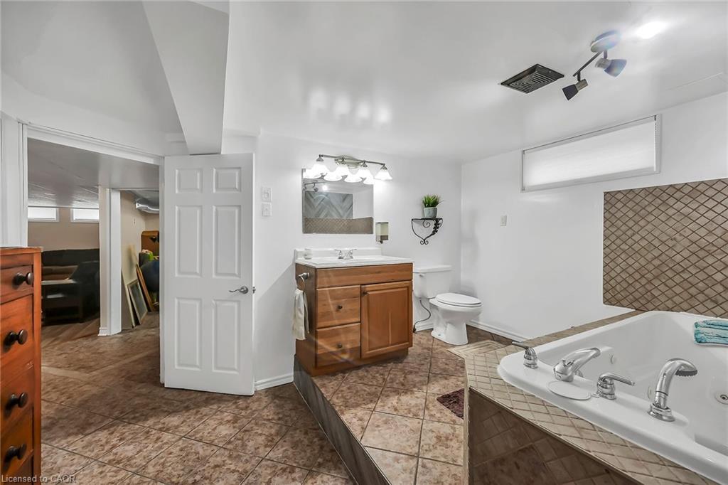 4 Clifford Street, Port Dover, ON - Indoor Photo Showing Bathroom