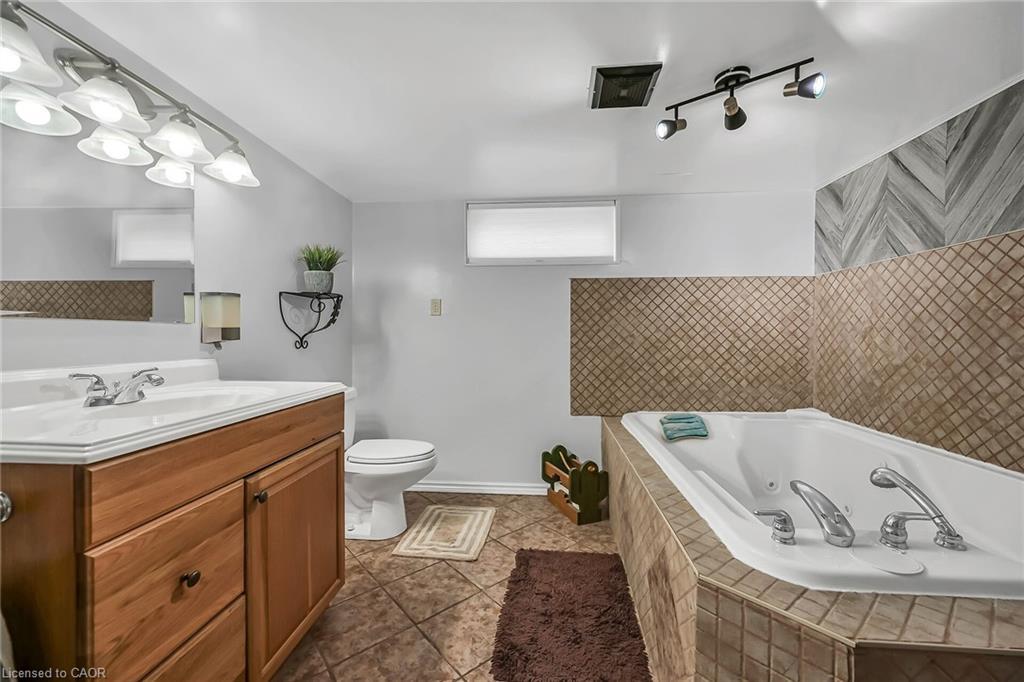 4 Clifford Street, Port Dover, ON - Indoor Photo Showing Bathroom