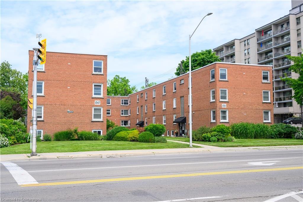 24-1347 Lakeshore Road, Burlington, ON - Outdoor