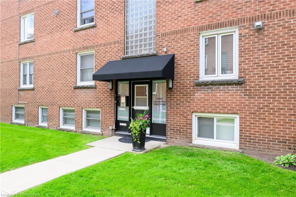 24-1347 Lakeshore Road, Burlington, ON - Outdoor