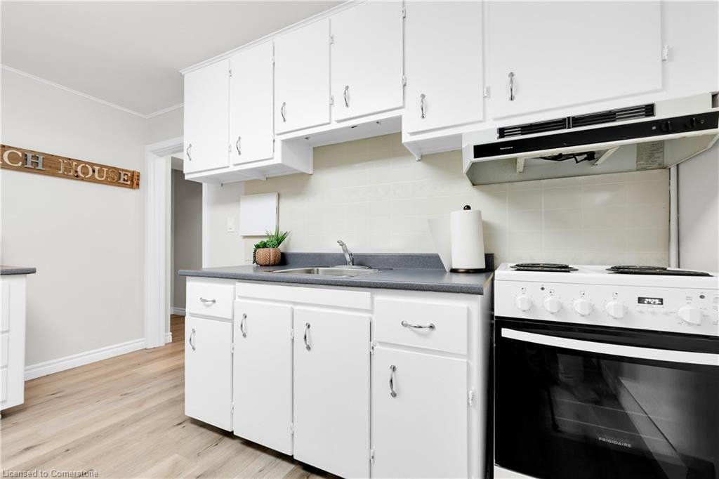24-1347 Lakeshore Road, Burlington, ON - Indoor Photo Showing Kitchen