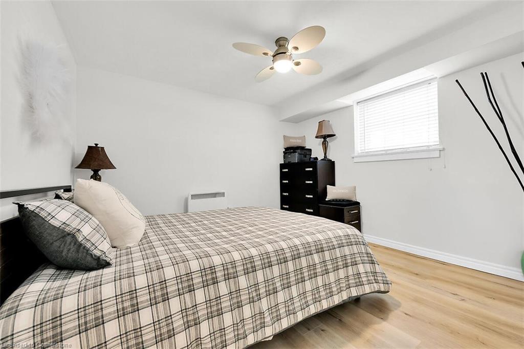 24-1347 Lakeshore Road, Burlington, ON - Indoor Photo Showing Bedroom