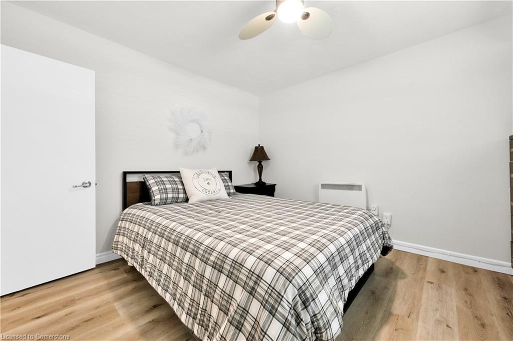 24-1347 Lakeshore Road, Burlington, ON - Indoor Photo Showing Bedroom