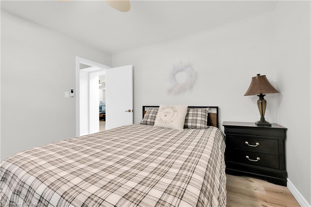 24-1347 Lakeshore Road, Burlington, ON - Indoor Photo Showing Bedroom