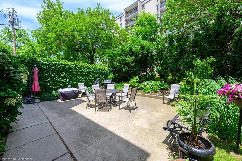 24-1347 Lakeshore Road, Burlington, ON - Outdoor