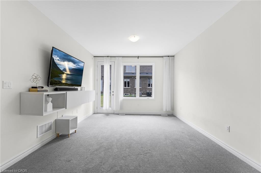 11 Harwood Street, Tillsonburg, ON - Indoor