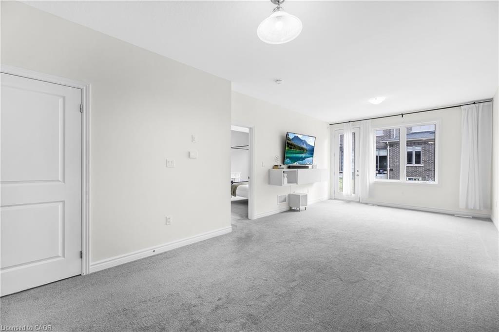 11 Harwood Street, Tillsonburg, ON - Indoor Photo Showing Other Room