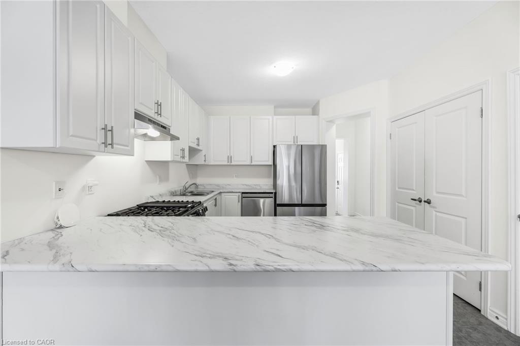 11 Harwood Street, Tillsonburg, ON - Indoor Photo Showing Kitchen With Upgraded Kitchen