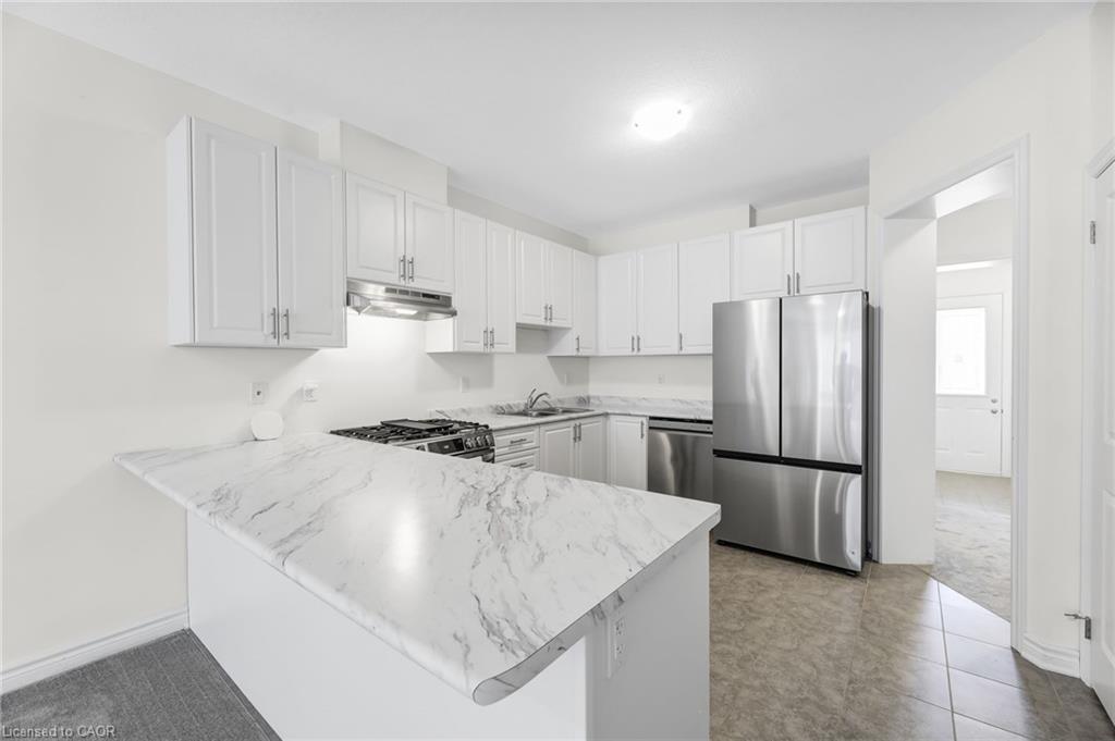 11 Harwood Street, Tillsonburg, ON - Indoor Photo Showing Kitchen