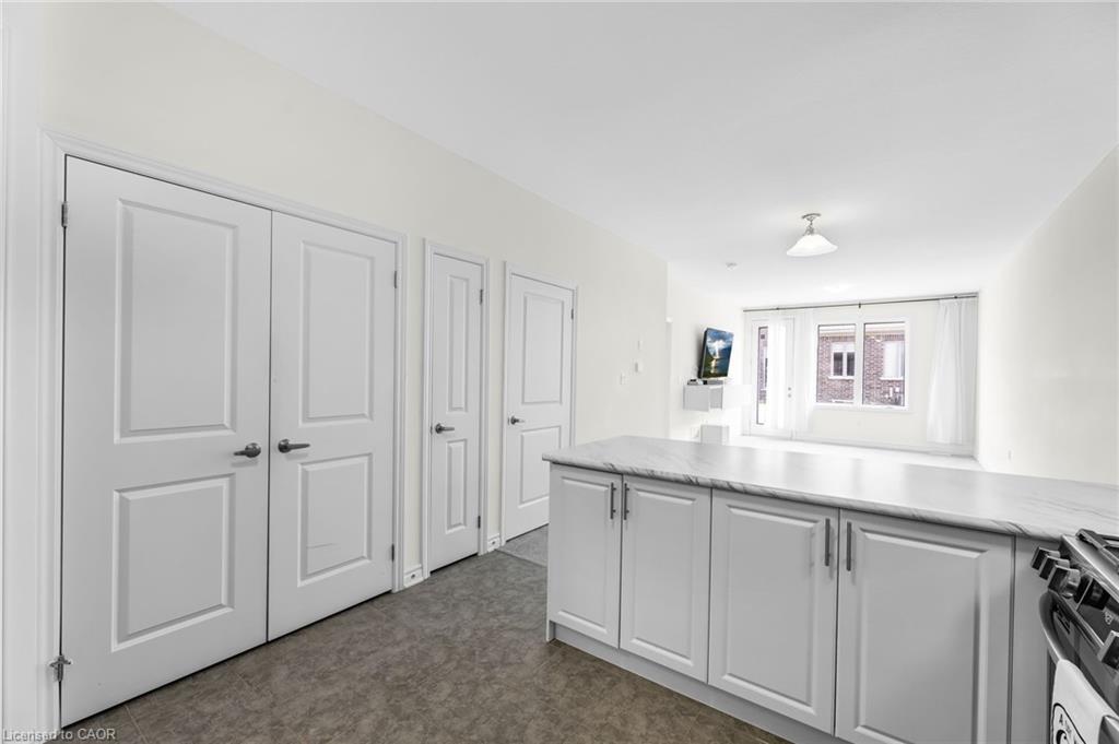 11 Harwood Street, Tillsonburg, ON - Indoor Photo Showing Kitchen