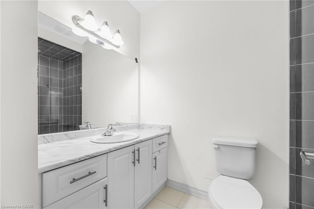 11 Harwood Street, Tillsonburg, ON - Indoor Photo Showing Bathroom