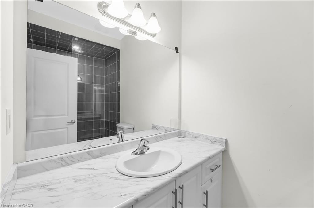 11 Harwood Street, Tillsonburg, ON - Indoor Photo Showing Bathroom