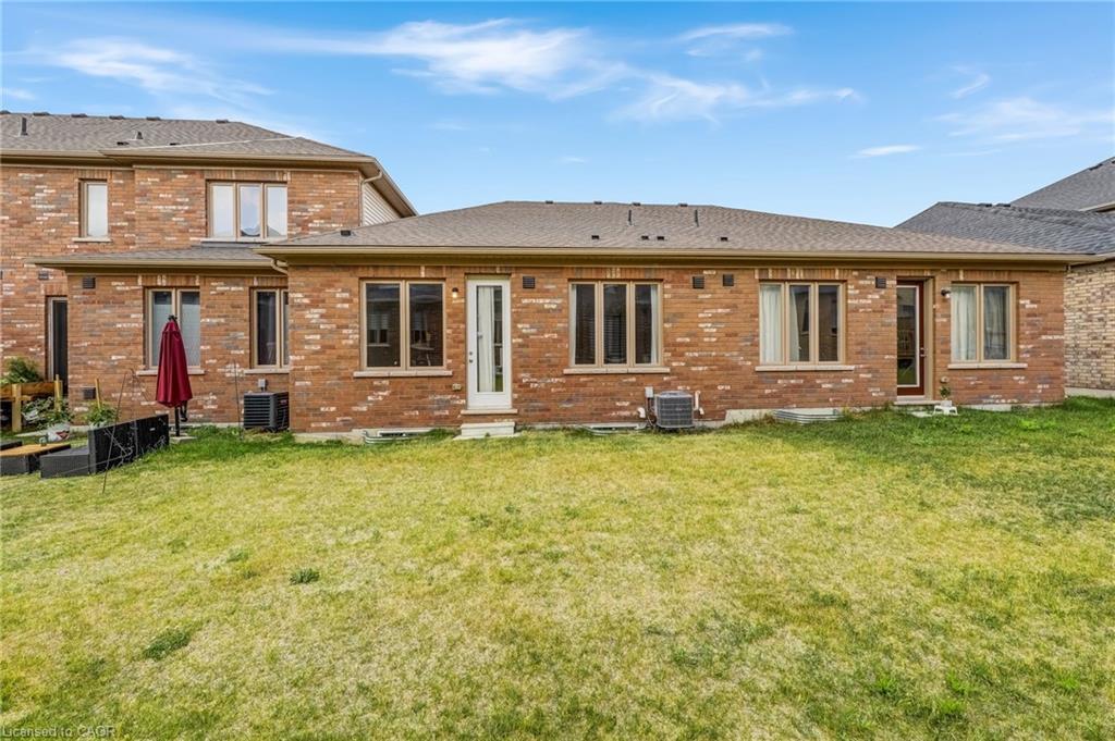 11 Harwood Street, Tillsonburg, ON - Outdoor