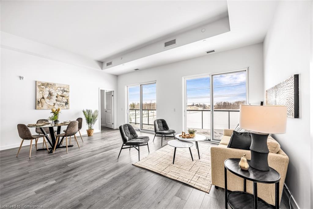 407-7549A Kalar Road, Niagara Falls, ON - Indoor Photo Showing Living Room