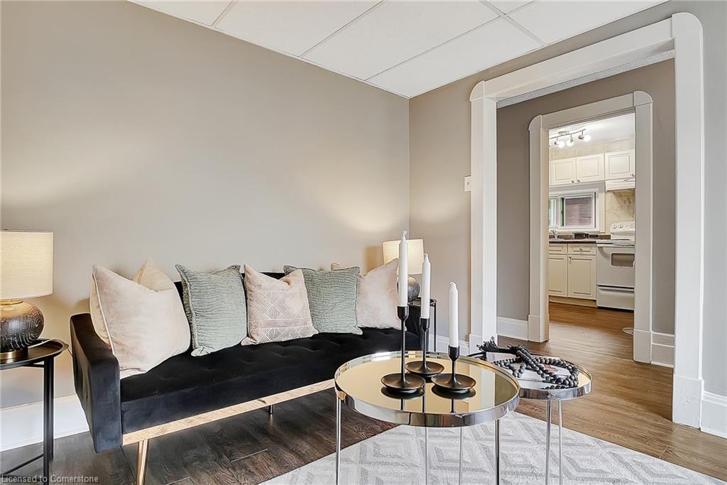 211 Dolph Street N, Cambridge, ON - Indoor