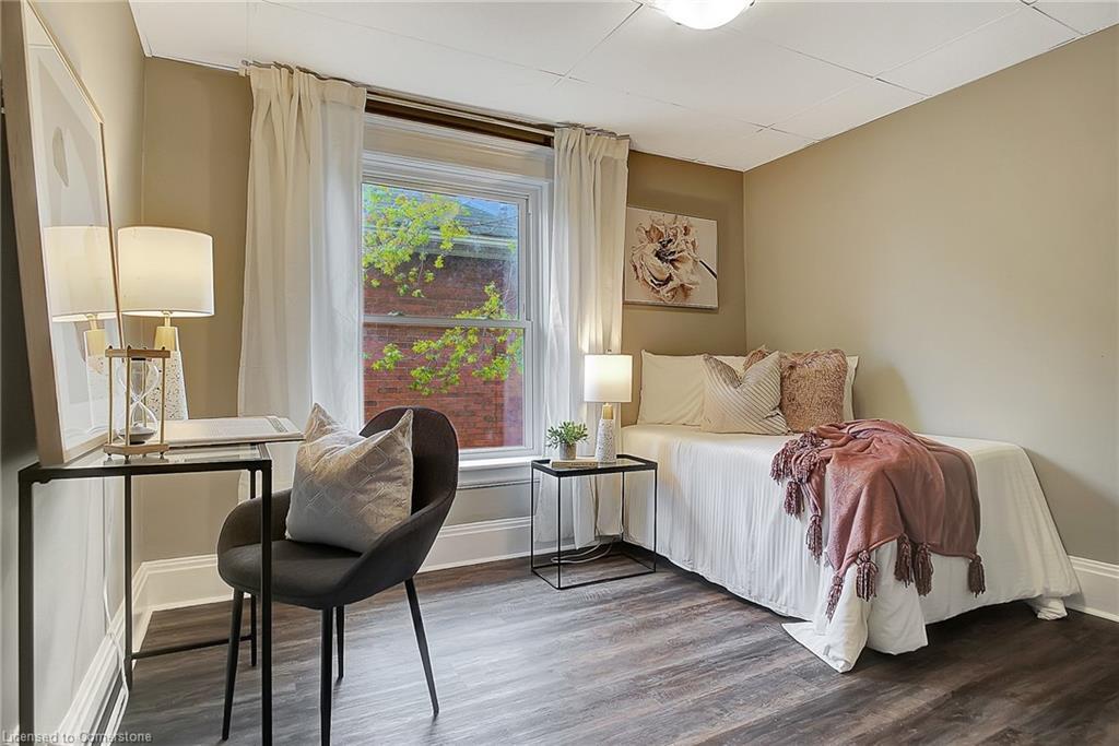 211 Dolph Street N, Cambridge, ON - Indoor