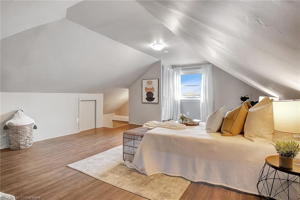 211 Dolph Street N, Cambridge, ON - Indoor Photo Showing Bedroom