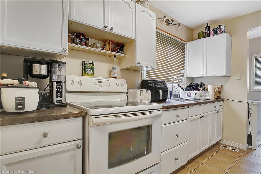 211 Dolph Street N, Cambridge, ON - Indoor Photo Showing Kitchen