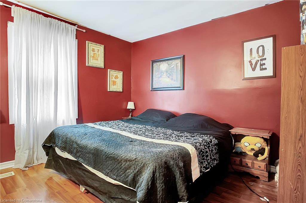 211 Dolph Street N, Cambridge, ON - Indoor Photo Showing Bedroom