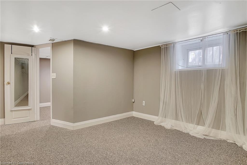 211 Dolph Street N, Cambridge, ON - Indoor