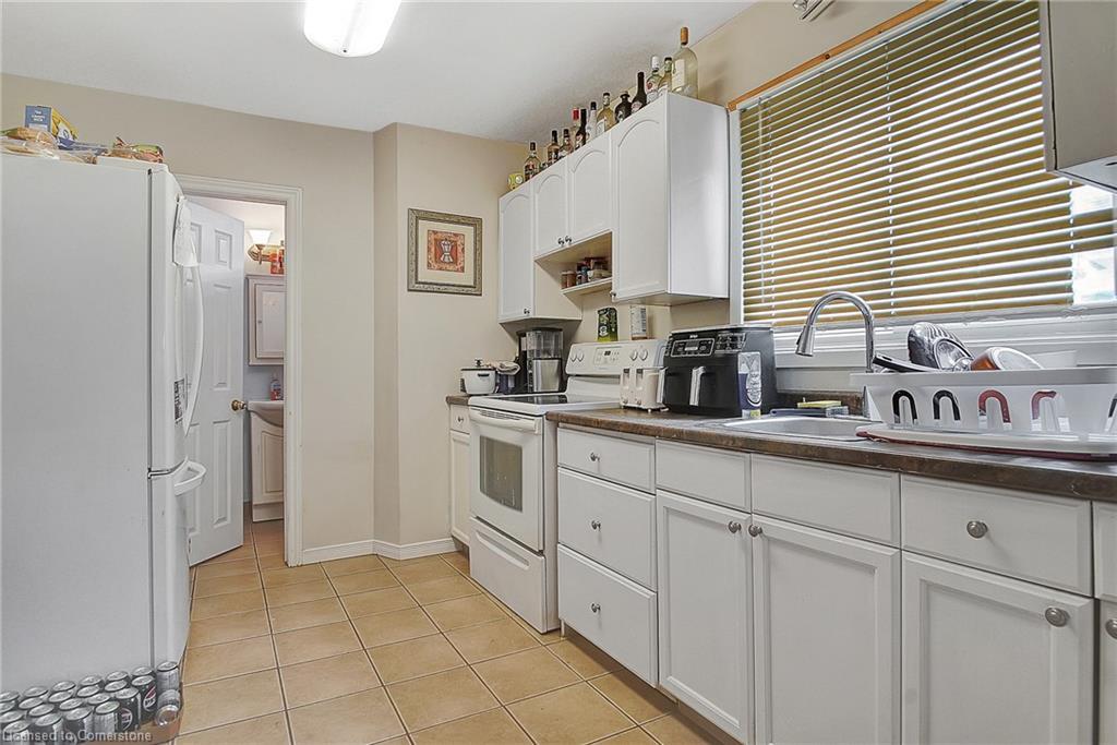 211 Dolph Street N, Cambridge, ON - Indoor Photo Showing Kitchen