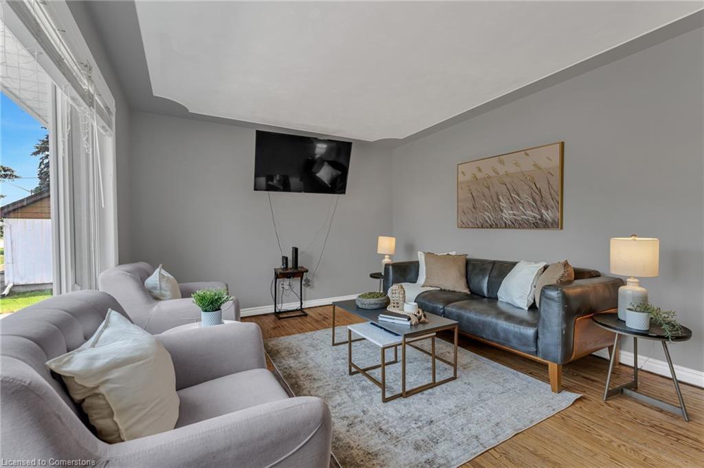 293 King George Road, Brantford, ON - Indoor Photo Showing Living Room