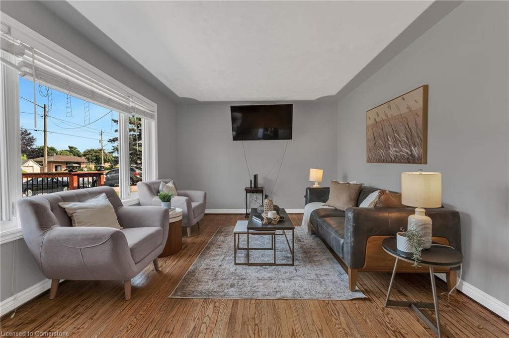 293 King George Road, Brantford, ON - Indoor Photo Showing Living Room