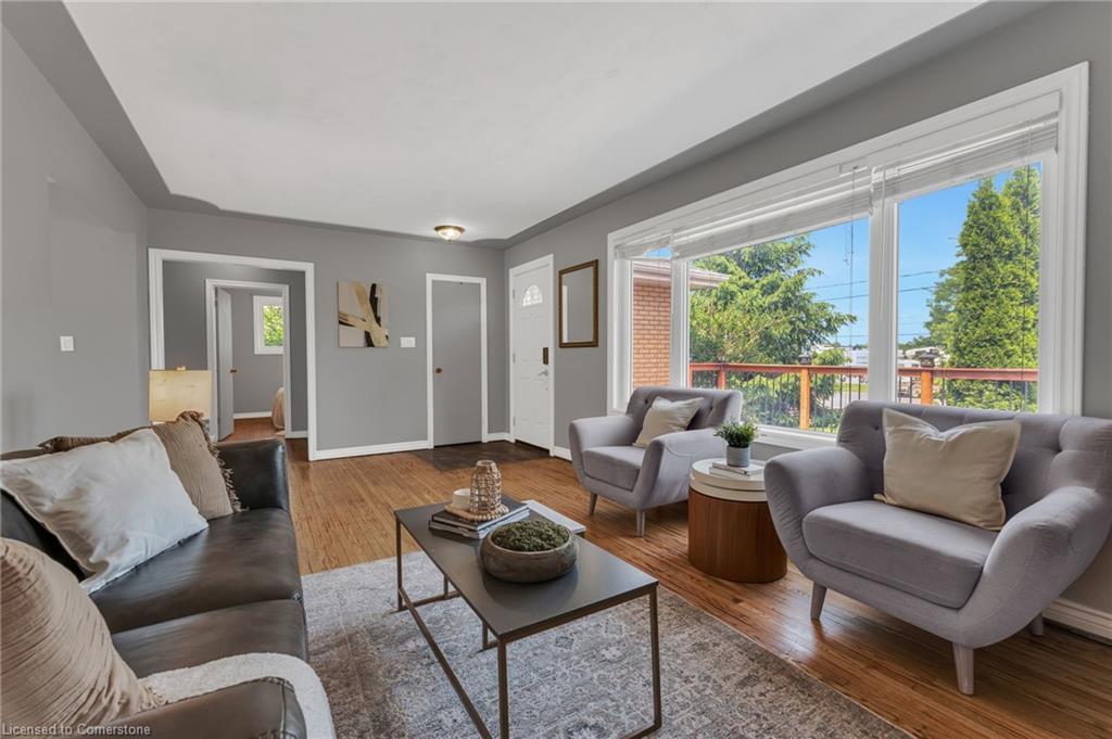293 King George Road, Brantford, ON - Indoor Photo Showing Living Room