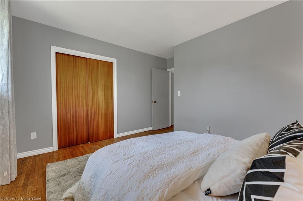 293 King George Road, Brantford, ON - Indoor Photo Showing Bedroom