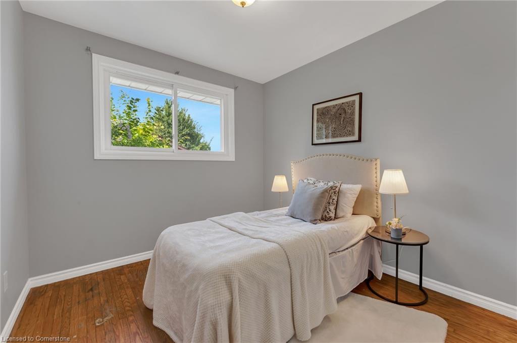 293 King George Road, Brantford, ON - Indoor Photo Showing Bedroom