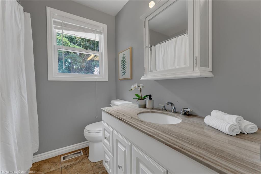 293 King George Road, Brantford, ON - Indoor Photo Showing Bathroom
