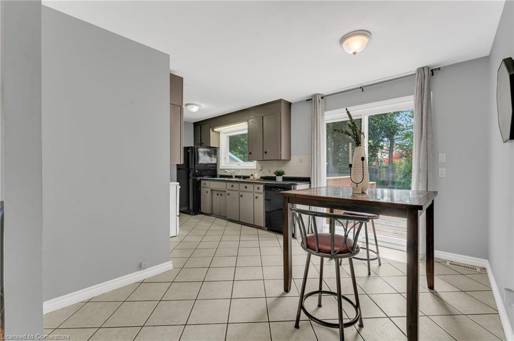 293 King George Road, Brantford, ON - Indoor