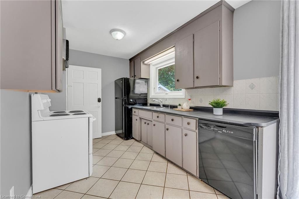 293 King George Road, Brantford, ON - Indoor