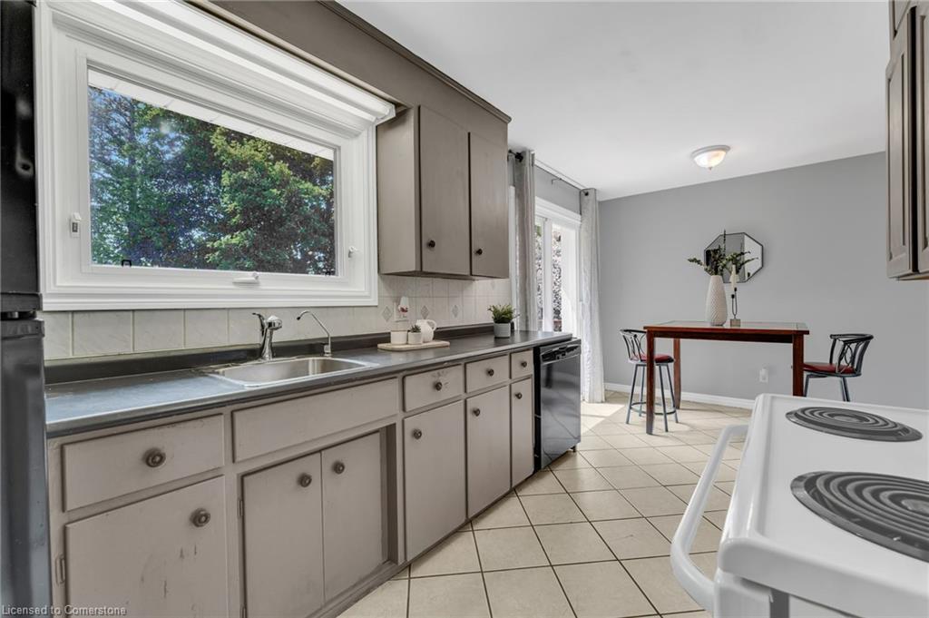 293 King George Road, Brantford, ON - Indoor Photo Showing Kitchen