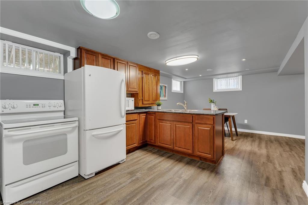293 King George Road, Brantford, ON - Indoor Photo Showing Kitchen