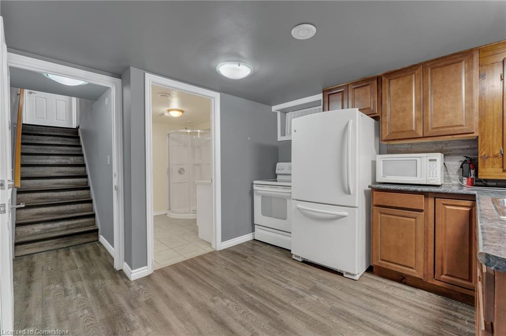 293 King George Road, Brantford, ON - Indoor Photo Showing Kitchen