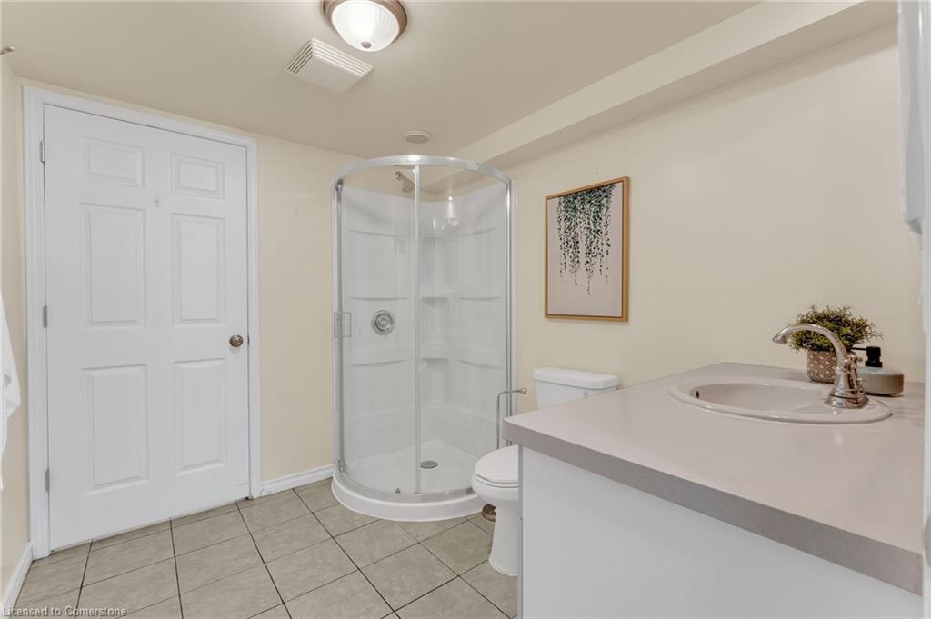 293 King George Road, Brantford, ON - Indoor Photo Showing Bathroom