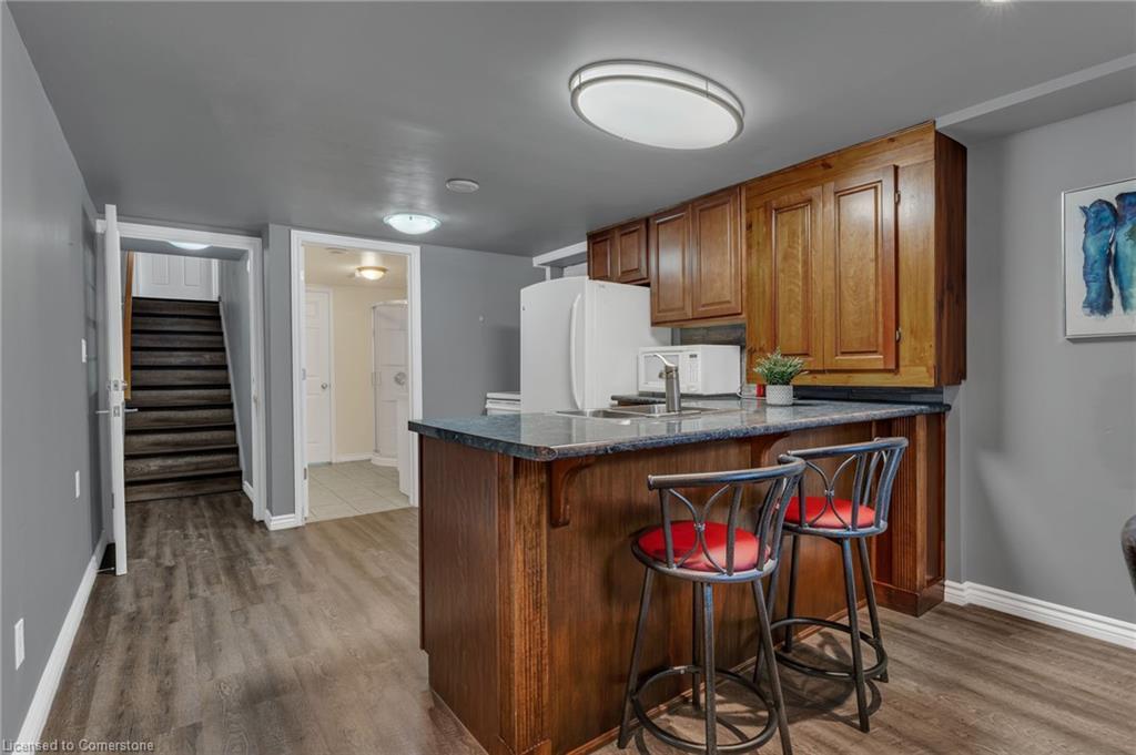 293 King George Road, Brantford, ON - Indoor Photo Showing Kitchen