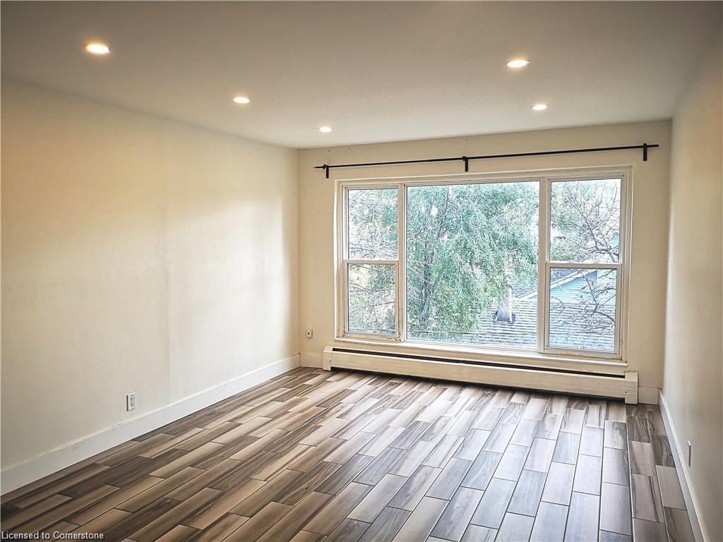 4-19 Hamilton Street, St. Thomas, ON - Indoor Photo Showing Other Room