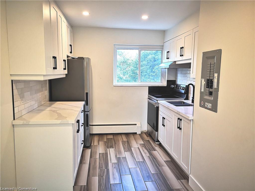 4-19 Hamilton Street, St. Thomas, ON - Indoor Photo Showing Kitchen With Double Sink